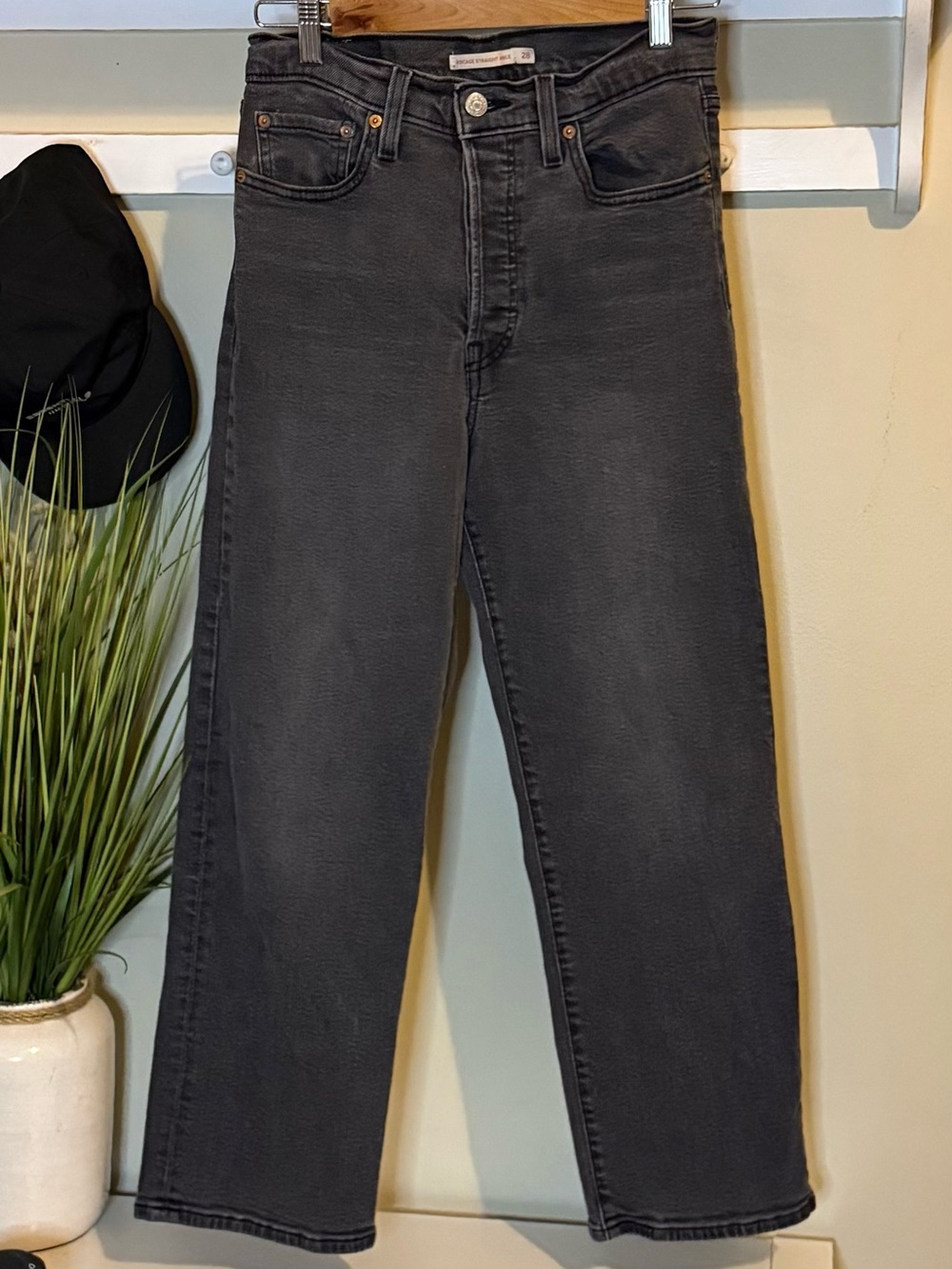 Levi’s Gray Black Ribcage Straight Ankle Jeans Size 28 & approx 26” Inseam 🔥 EUC